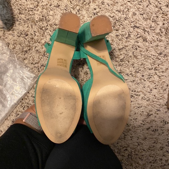 Aldo, Green, platform, 4 inch heels - Picture 3 of 3